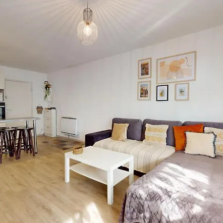 Lounge Avec Parking